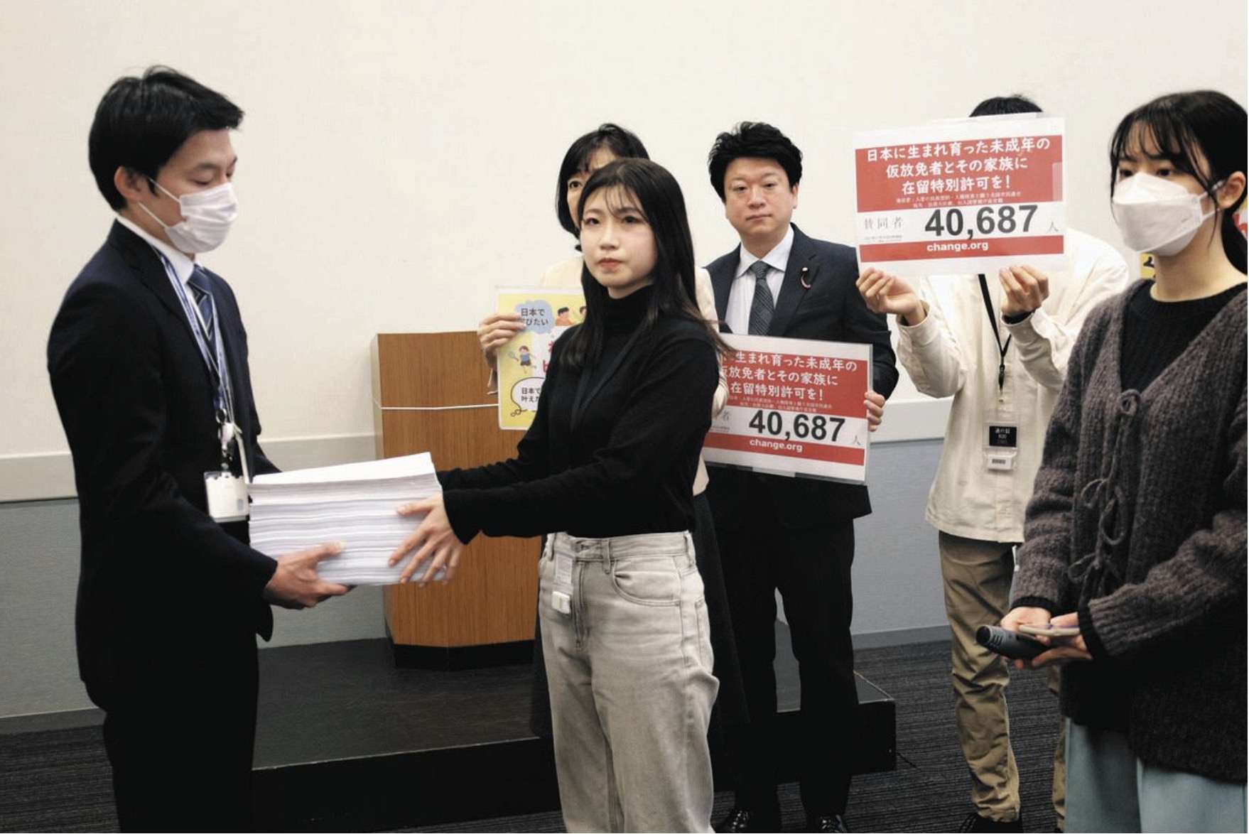 外国人を支援する市民や団体でつくる入管闘争市民連合「日本以外に帰る国のない外国人の子どもたちを救って」在留特別許可を求める署名4万筆超、入管庁に提出