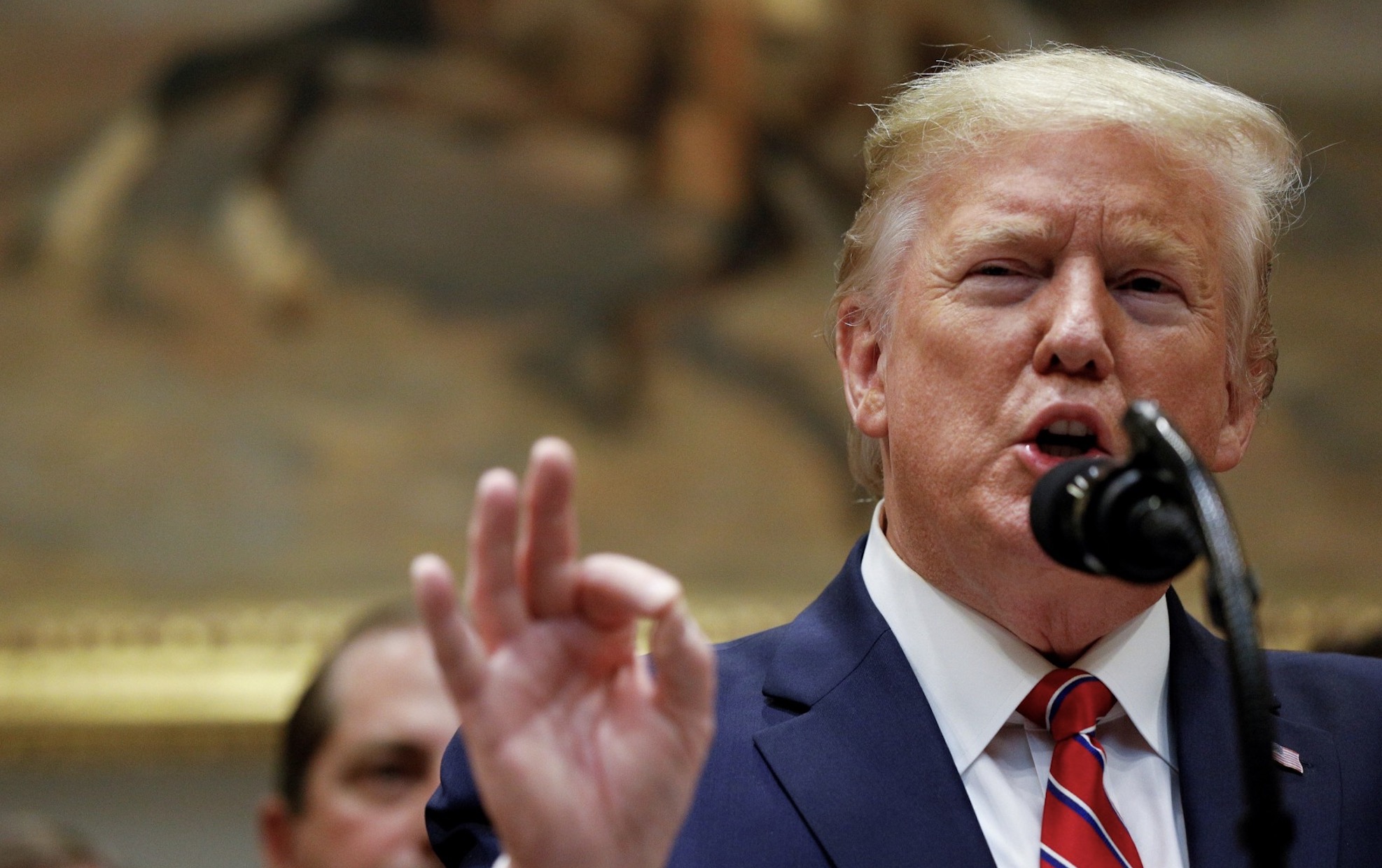 トランプ大統領「名前はよく知らないけど日本の総理大臣はとりあえず指定口座に5500億ドル(81兆円)振り込んどいて、よろ〜」